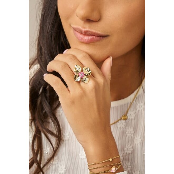 Botanical ring met bloem en roze kralen