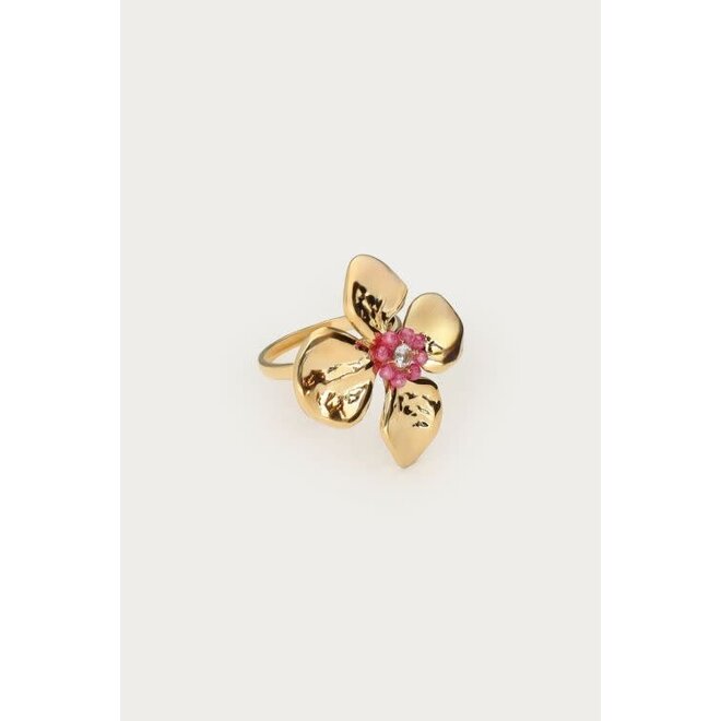 Botanical ring met bloem en roze kralen