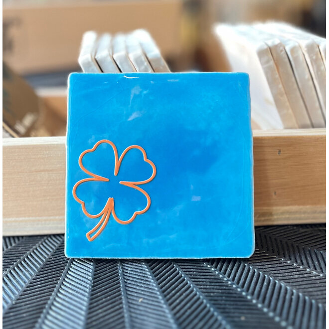 Tegel klavertje blauw/oranje