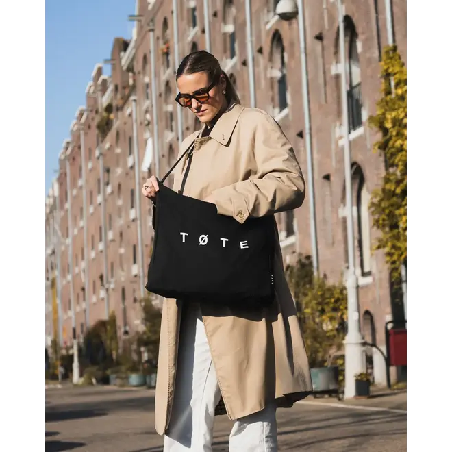 Black TØTE Bag