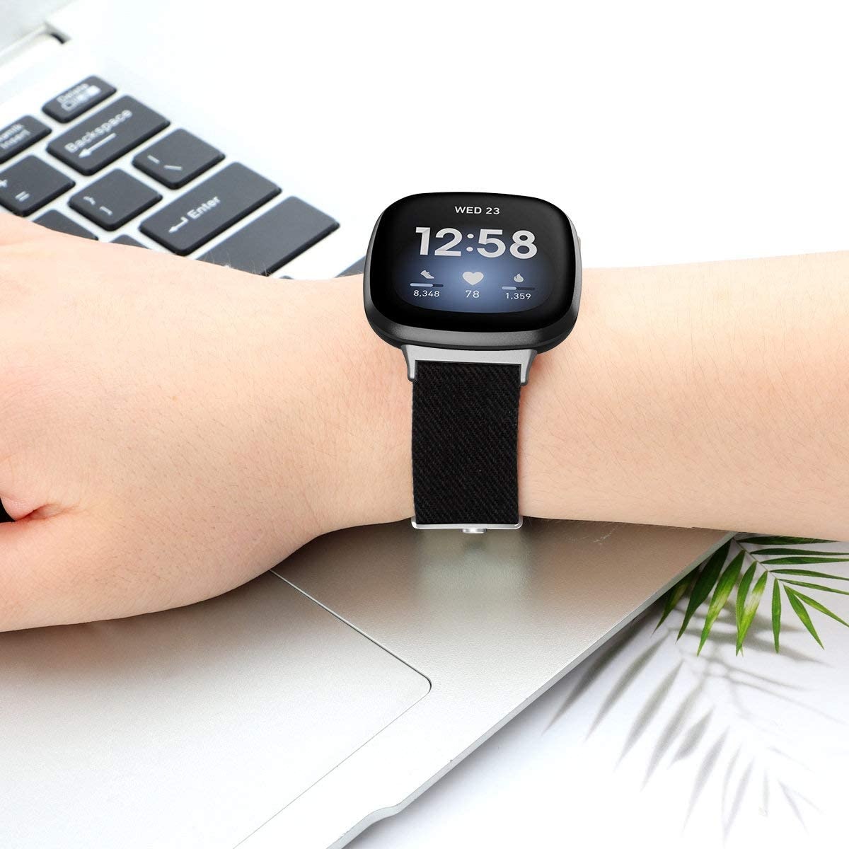Fitbit Versa 3 / Sense Como Nylon Bandje - Zwarte kleur