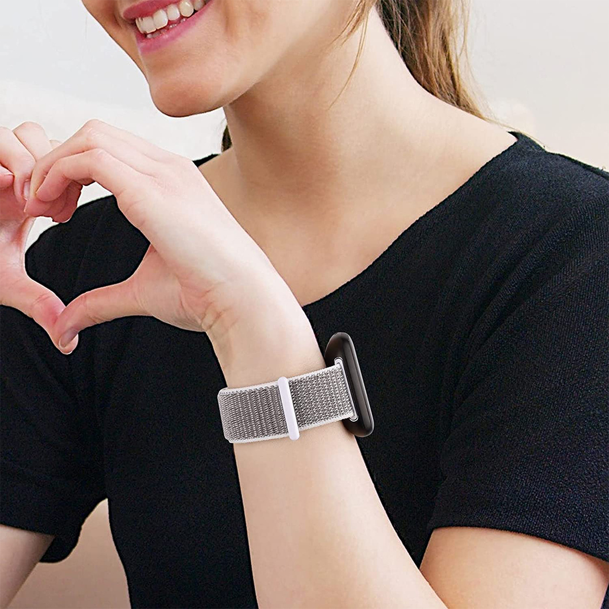 Fitbit Versa 3 / Sense Nylon Velcro Bandje - Lichtgrijs