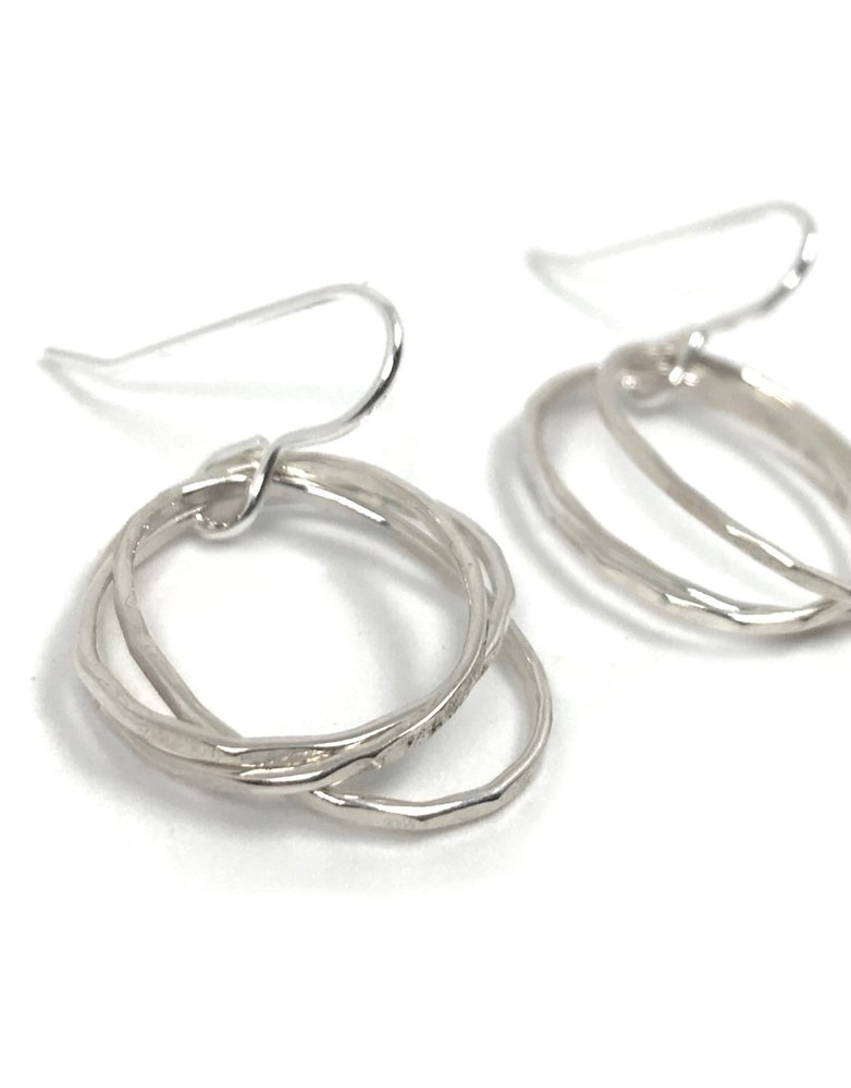 LYNSEY DE BURCA Doorus Drop Earrings - Silver