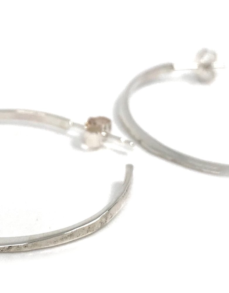 LYNSEY DE BURCA Ciorcail Large Hoop Earrings - Silver