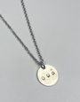 RUDIES AND CO Silver Disc Grá Necklace