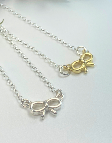 LYNSEY DE BURCA Ribin Bow Necklace Silver/Gold