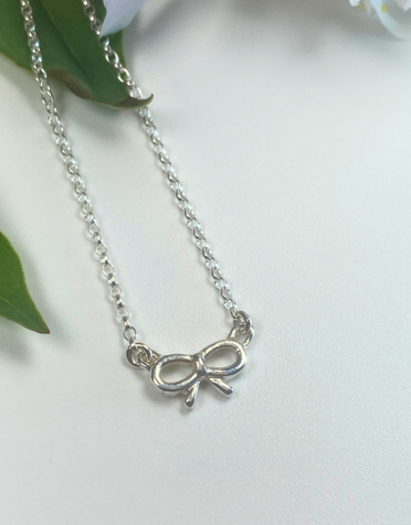LYNSEY DE BURCA Ribin Bow Necklace Silver