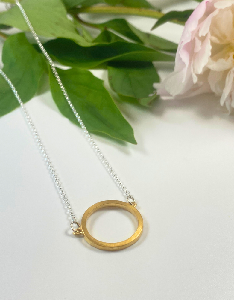 LYNSEY DE BURCA Ancaire Small Circle Necklace - Gold