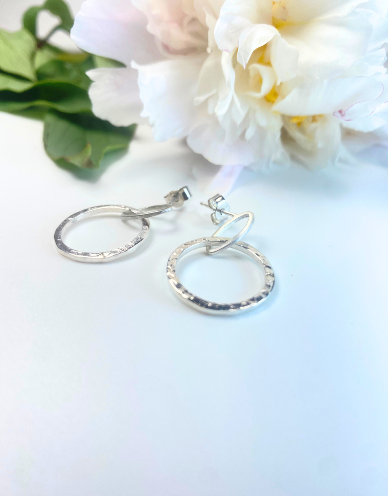 LYNSEY DE BURCA Carran Drop Earrings - Silver