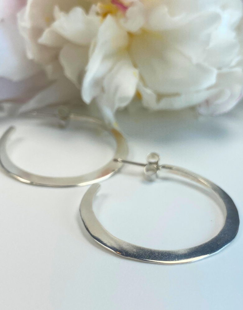 LYNSEY DE BURCA Ciorcail Large Hoop Earrings - Silver