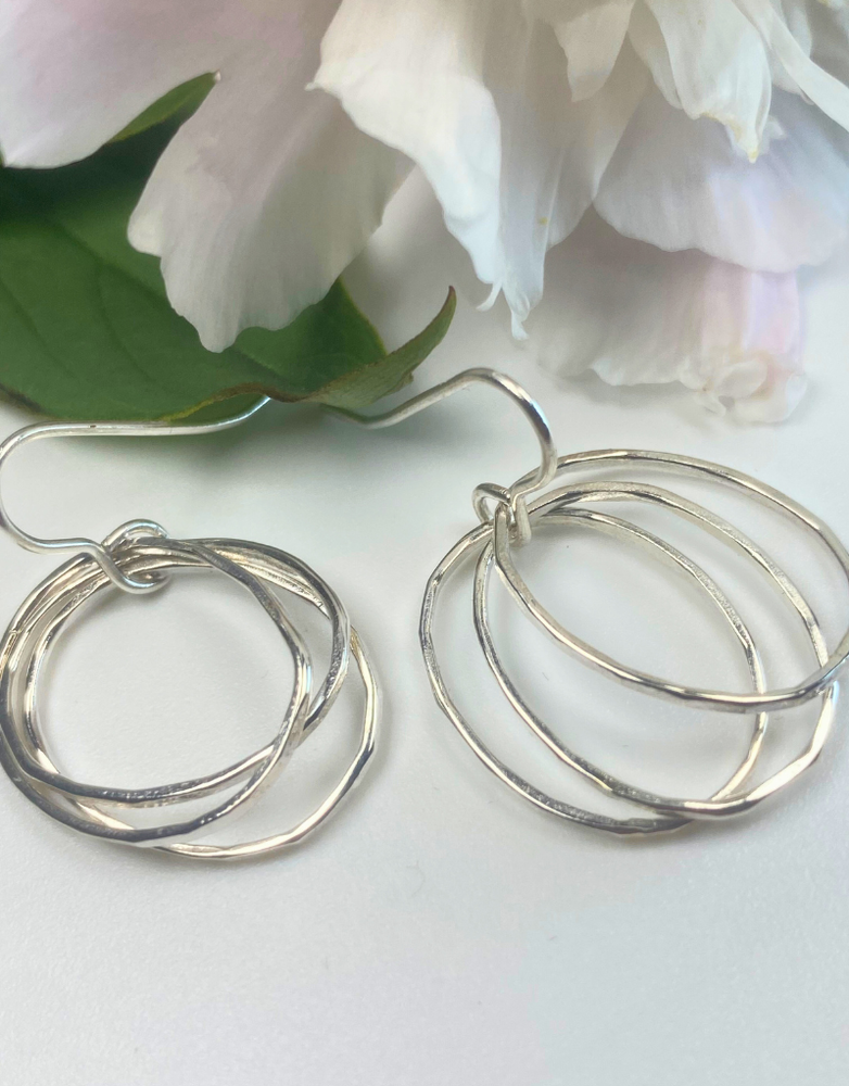 LYNSEY DE BURCA Doorus Drop Earrings - Silver