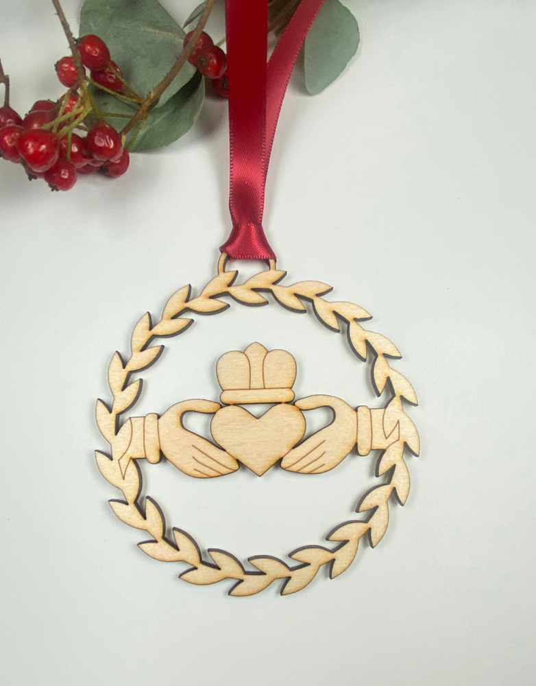 MY SHOP COLLECTION Wooden Decoration - Wreath Claddagh
