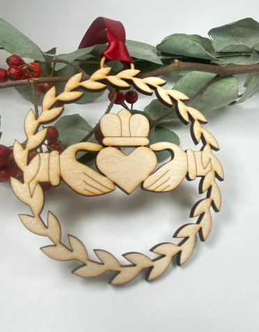 MY SHOP COLLECTION Wooden Decoration - Wreath Claddagh