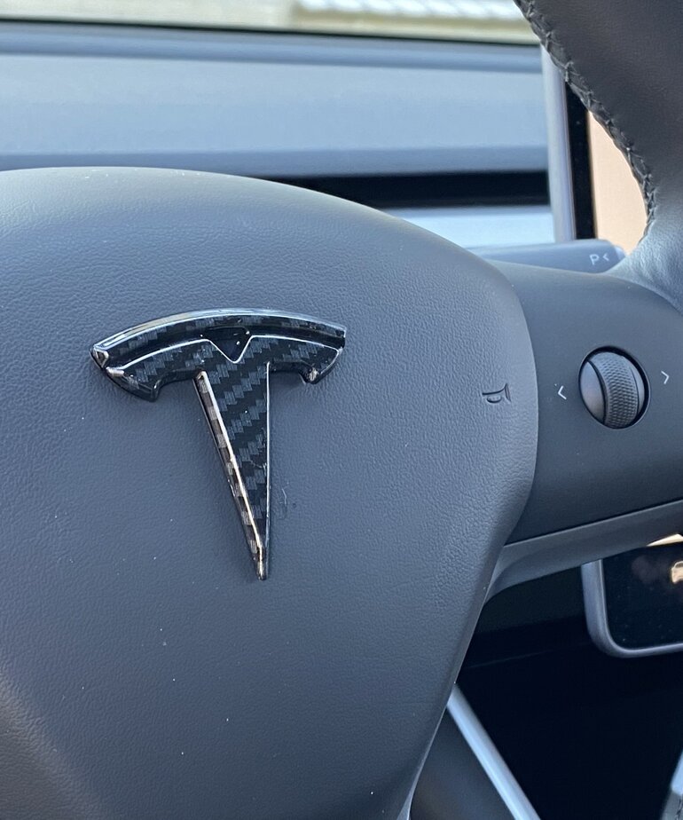 Autoparts Carbonlook stuurwiel logo Model 3