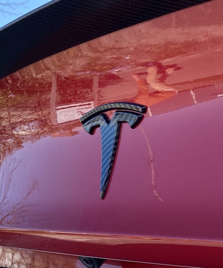 Autoparts Carbon look sticker voor op de kofferbak van Model3