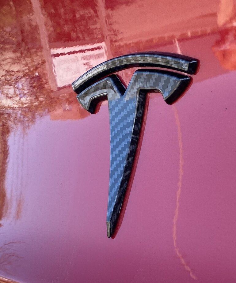 Autoparts Carbon look sticker voor op de kofferbak van Model3