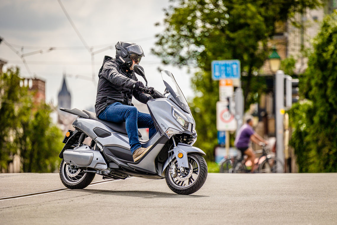 Electric Maxi Scooter