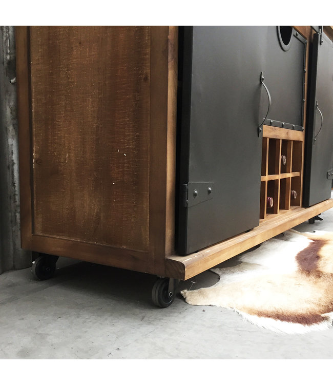 Weinschrank mit Schiebetür | Industrielle Möbel - Rootsmann