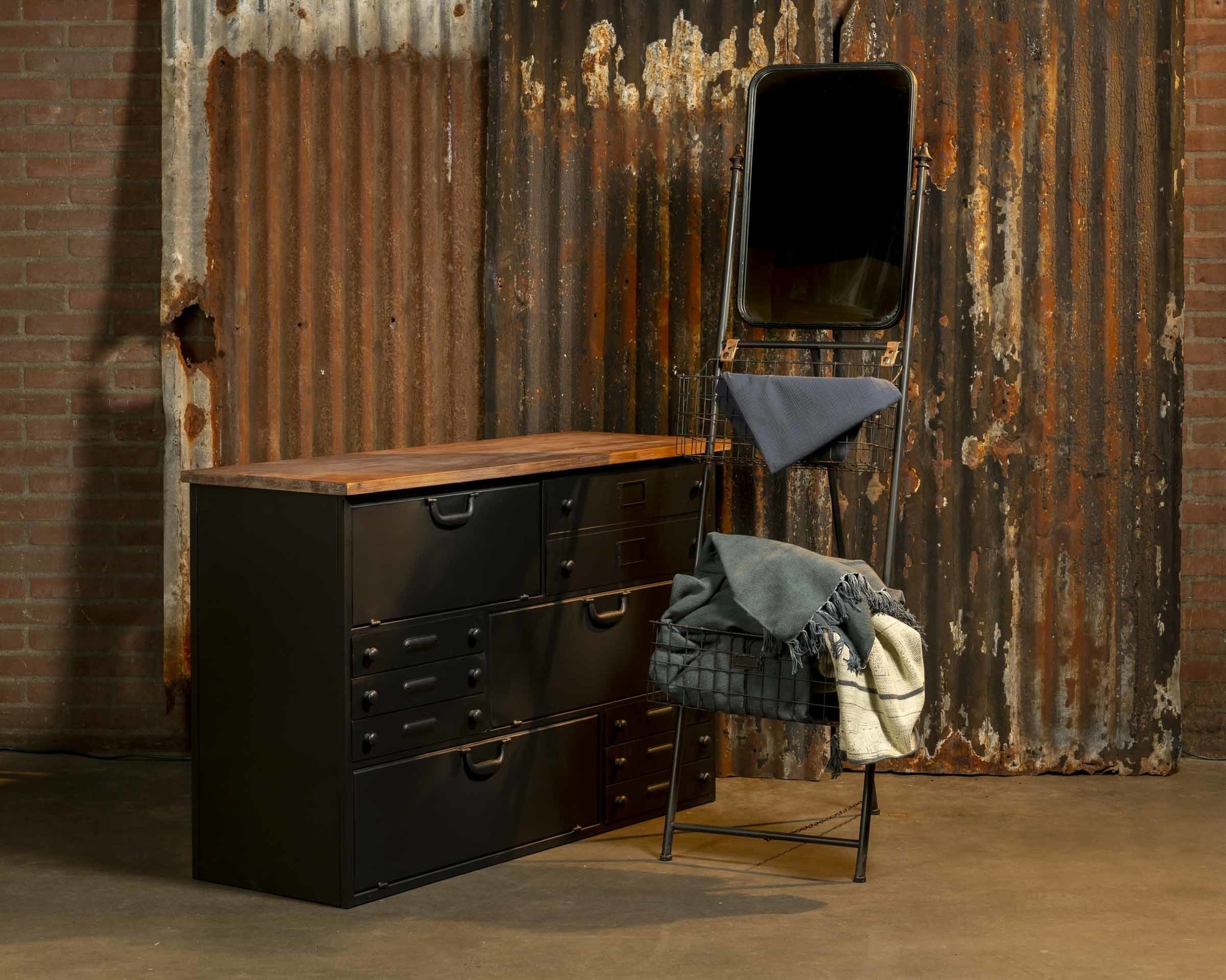 Spiegel mit Aufbewahrungskörben | Vintage-Deko - Rootsmann