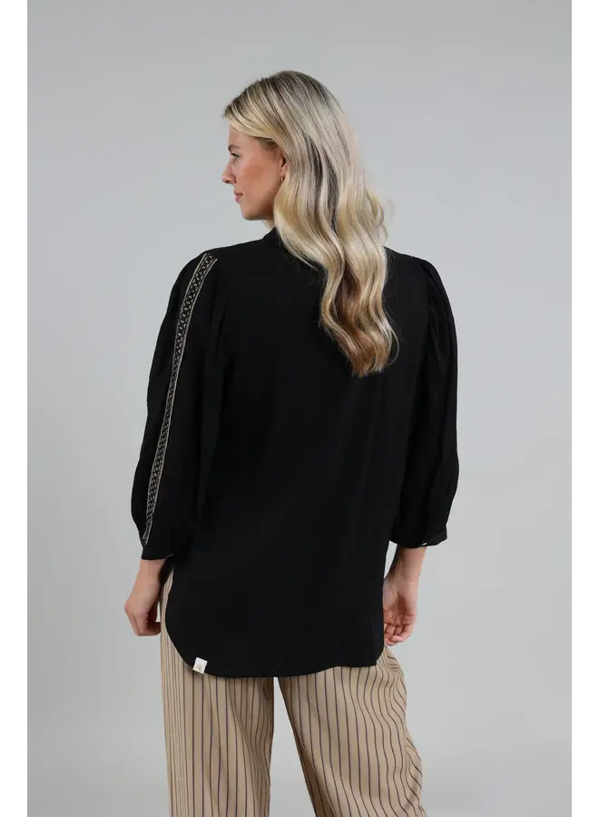 NUKUS Blouse Lena SS240427 - 108 Black/Sand