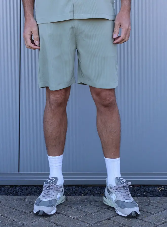 Kultivate Short Luxury Structure 2501024400 - 741 Iceberg Green