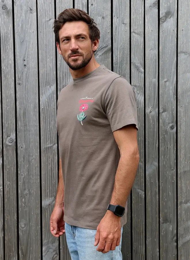 Kultivate T-Shirt ILLUSTRATED 2501030210 - Bungee Cord