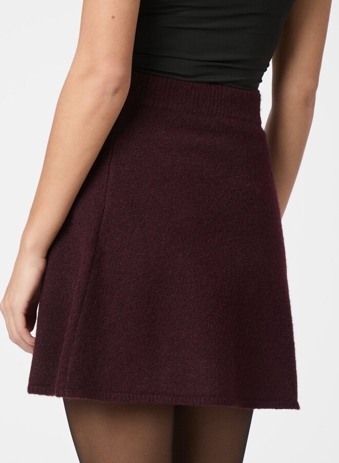 Neo Noir Rok Gisa 161228 - 682 Wine