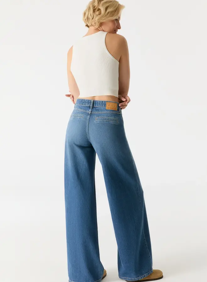 Cup of Joe Barrel Jeans Hazel Medium Blue - Medium Blue