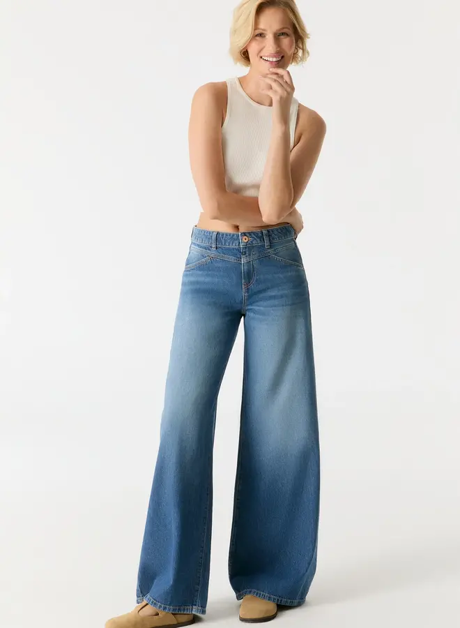 Cup of Joe Wide Leg Jeans Hazel - Medium Blue