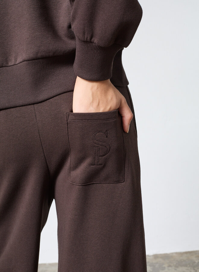 Sisters Point Broek VEMIA-PA 19156 200- Brown