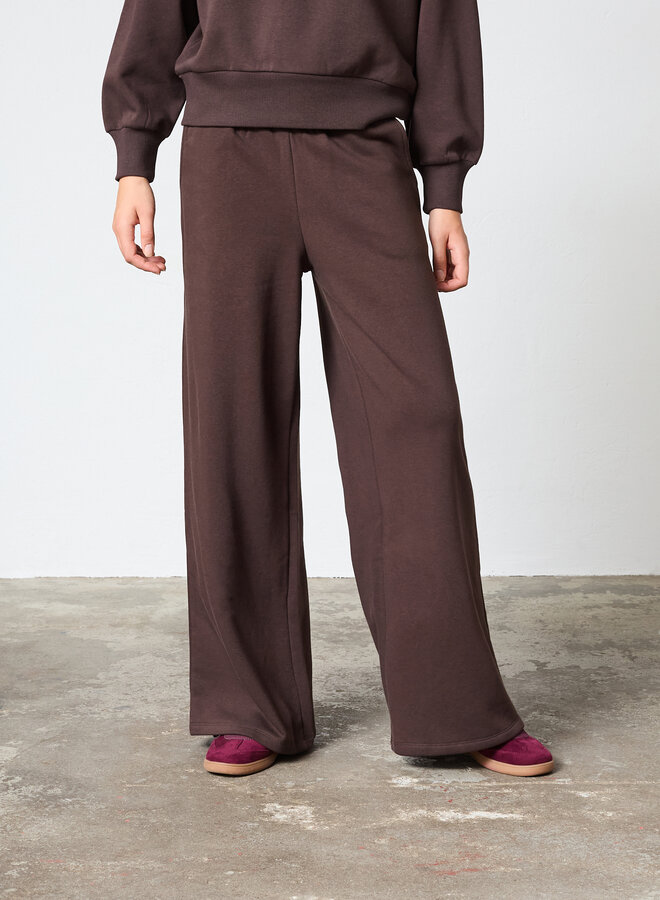 Sisters Point Broek VEMIA-PA 19156 200- Brown