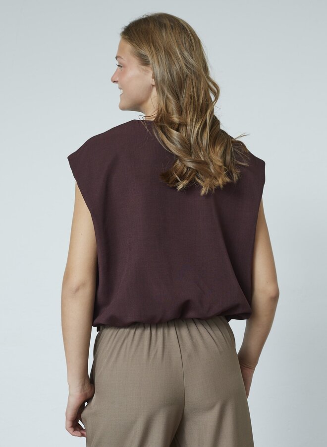 Sisters Point 19298 GARWIN-VE3 Vest - 222 D. Chocolate