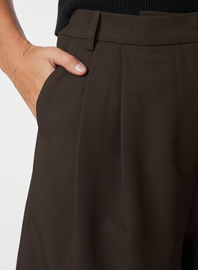 Neo Noir Short Nika Structure 164538 - Dark Brown