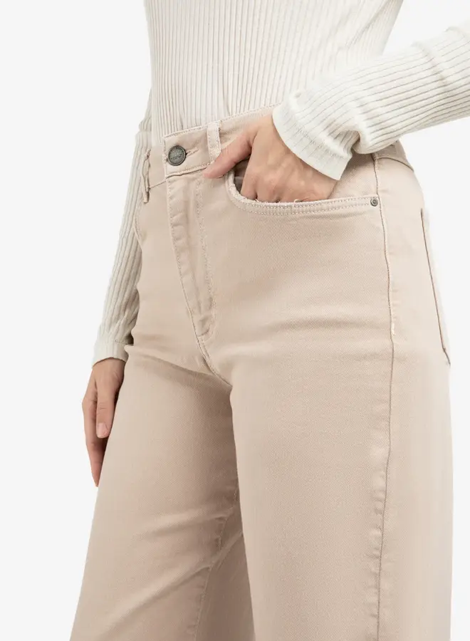 Yaya Jeans 01-311122-601 - 51306 - Oxford Tan Brown