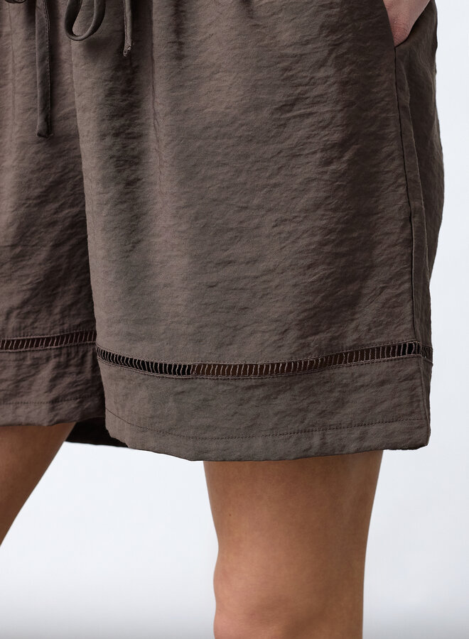 Sisters Point Short ELLA-SHO17 - Dark Chocolate