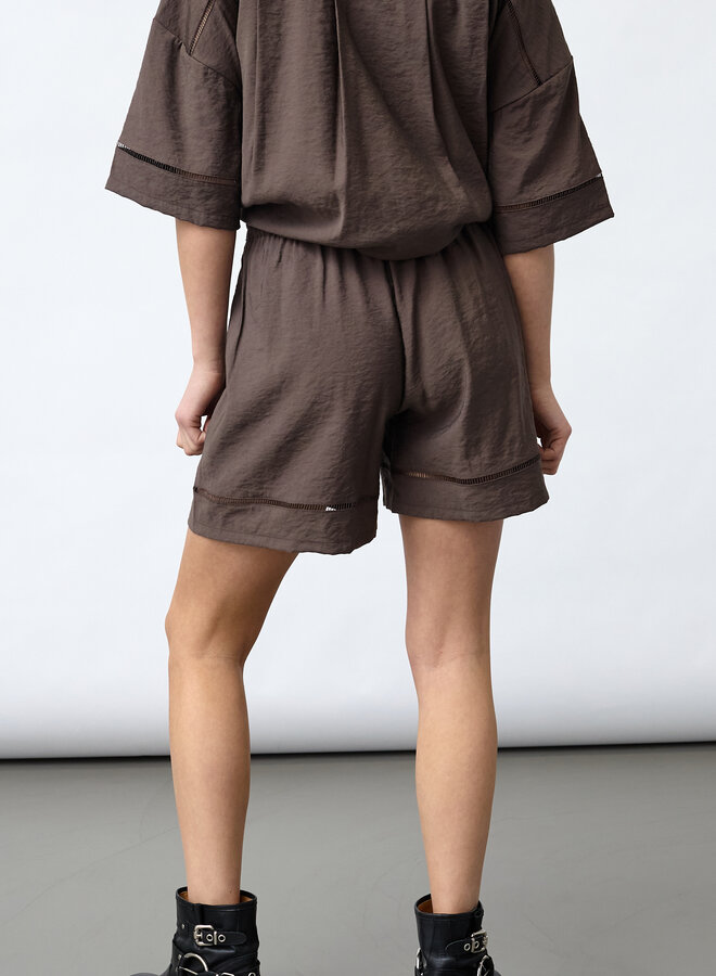 Sisters Point Short ELLA-SHO17 - Dark Chocolate