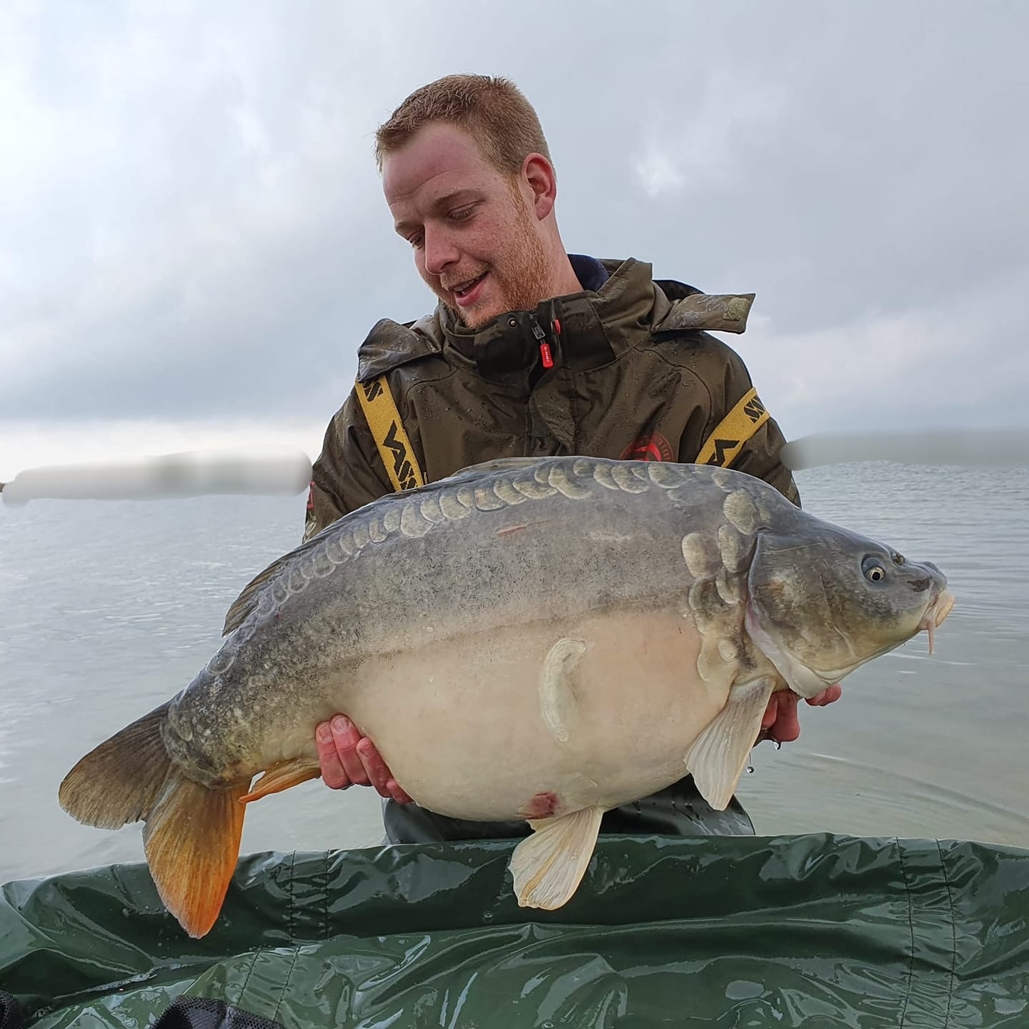 BFM Baits teamlid Jan-Wybe met een brute spiegel van groot water