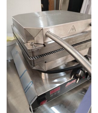 Dutch stroopwafel machine