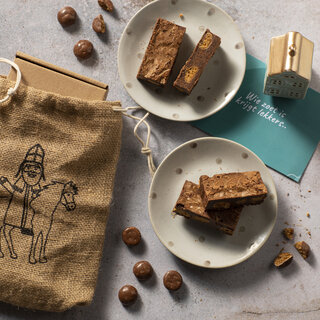 Vier Sinterklaas met brownie