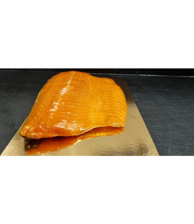 Halve zijde warm gerookte zalm