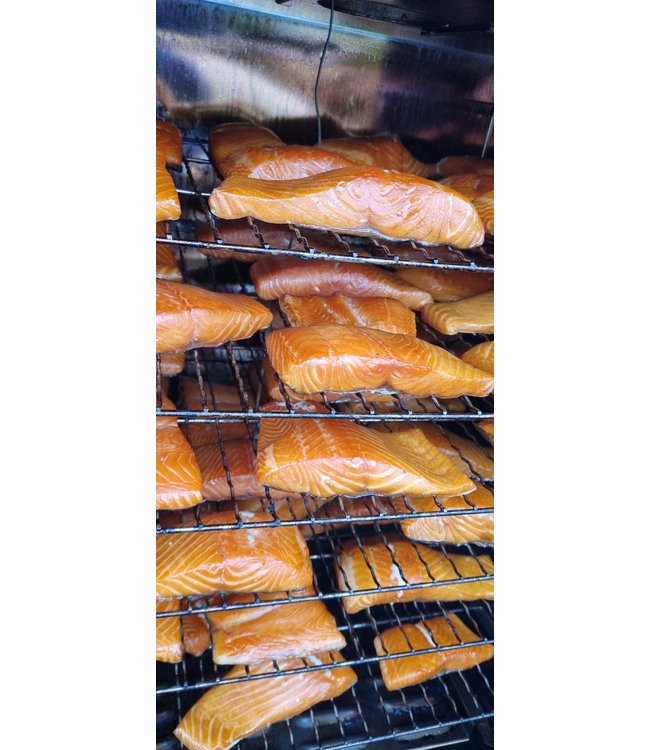 Warm gerookte zalm moot (200 gr +/- )