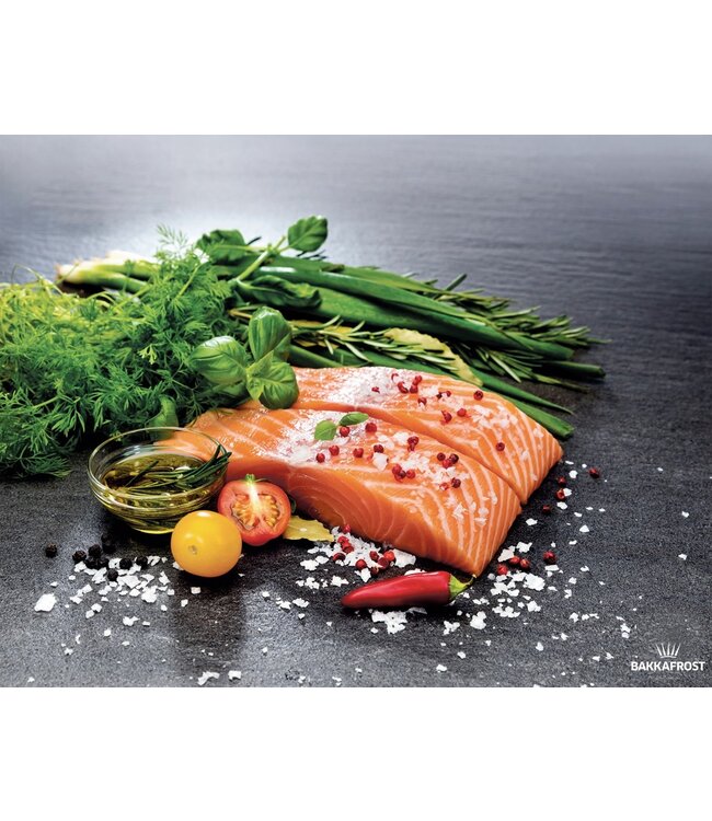 Zalmfilet met huid  moten 1 kg  (Zonder kop op staart)