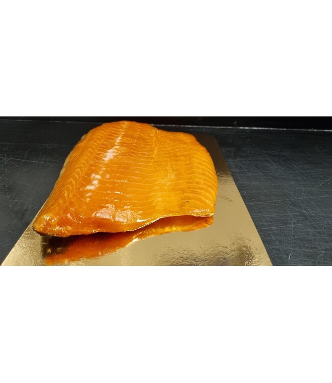 Halve zijde warm gerookte zalm