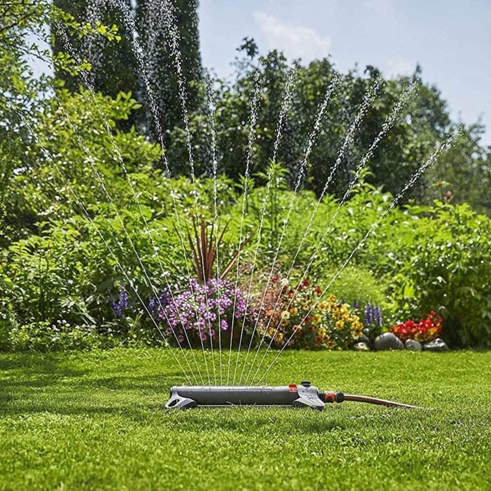 Automatische Gazonsproeier Die Groen Gras Water Geven Sproeier Met Automatisch Systeem Het Van De Tuinirrigatie Gazon Image127875946