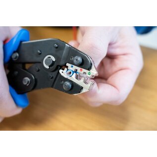 WEICON WEICON Multi-krimptang set met 3 verwisselbare profielen voor krimpen van kabelschoenen / adereindhulzen en MC4 - 10100515