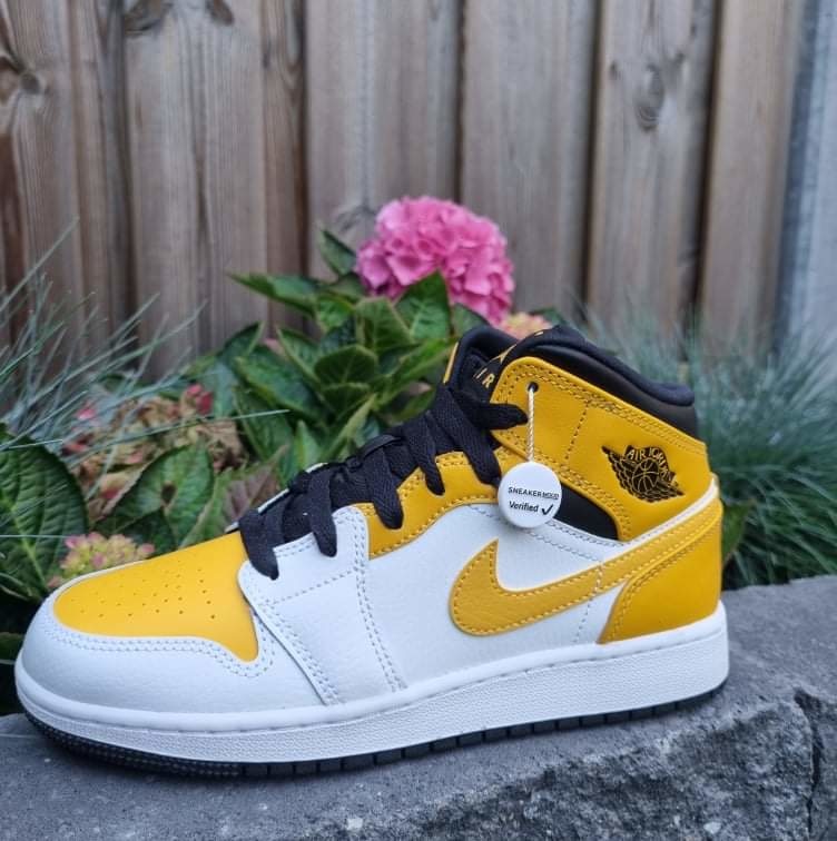 university gold air jordan 1 mid