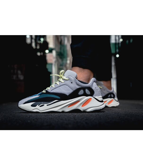 Yeezy Yeezy Boost 700 Wave Runner / B75571 - SneakerMood