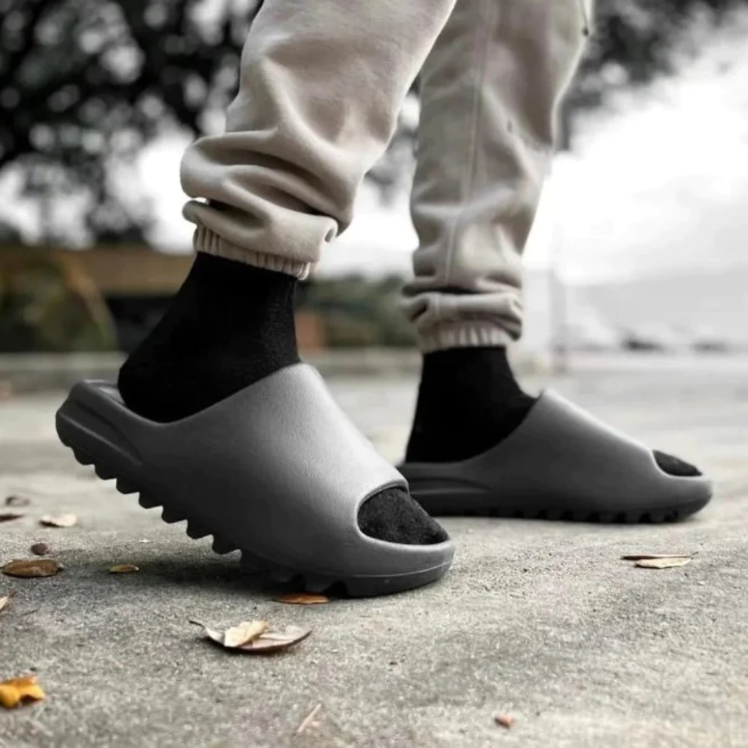 Yeezy Slide Onyx / HQ6448 - SneakerMood - SneakerMood - Your favorite ...