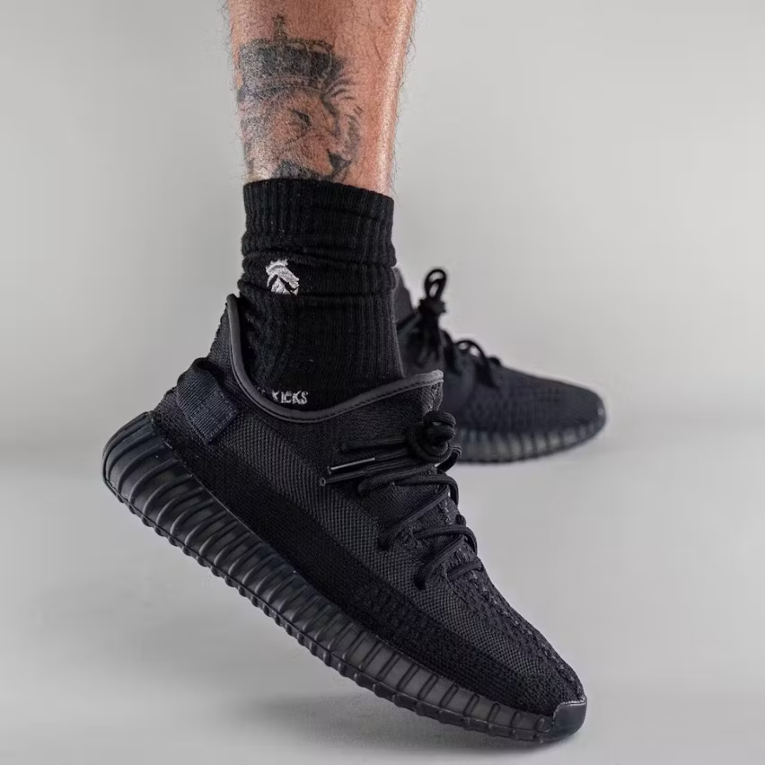 安い購入adidas YEEZY Boost 350 V2 Onyx 28.0cm スニーカー