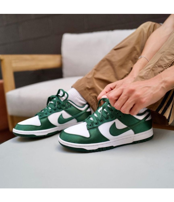 Nike Nike Dunk Low WMNS 'Satin Green' / DX5931-100 - SneakerMood